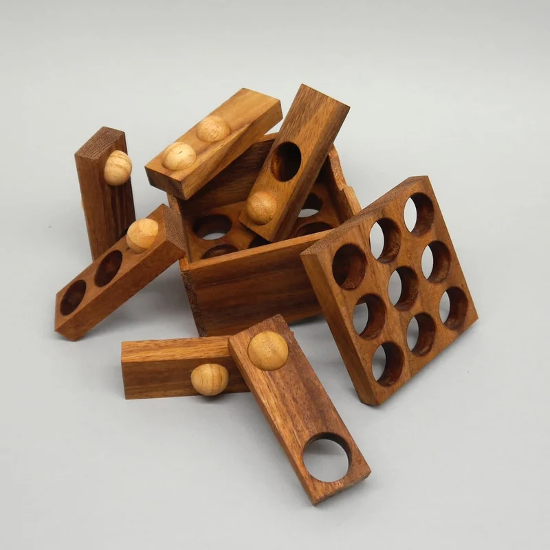 9 Loch Puzzle XL - reizvolles Geduldsspiel