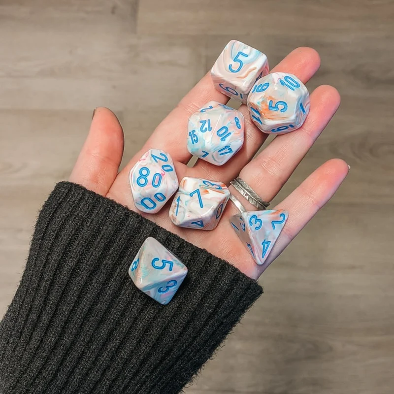 Chessex Mega‑Hedral - Festive Pop Art/blue Dice Set (20mm)
