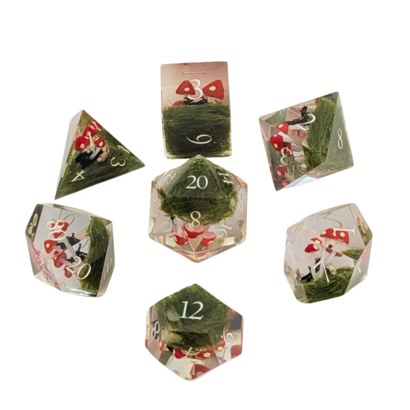 Mushroom Fantasy Würfelset / 7er Set - Transparente Sharp Edge Würfel mit Pilzen