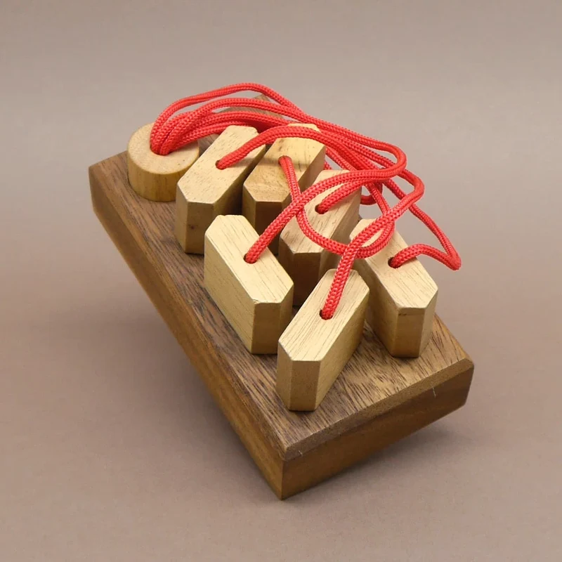 PLUG BOARD - ein geniales Steckpuzzle