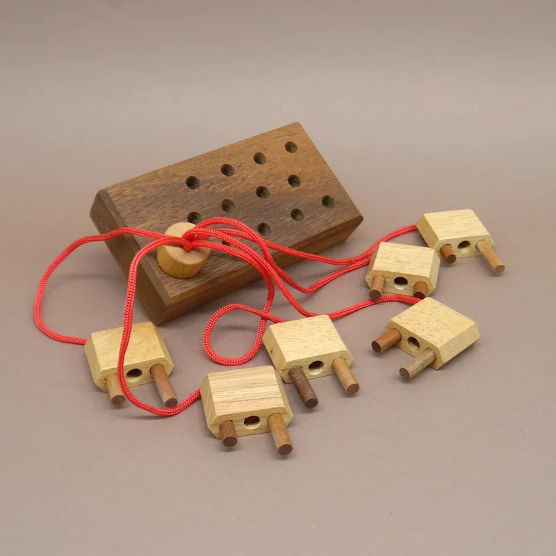 PLUG BOARD - ein geniales Steckpuzzle