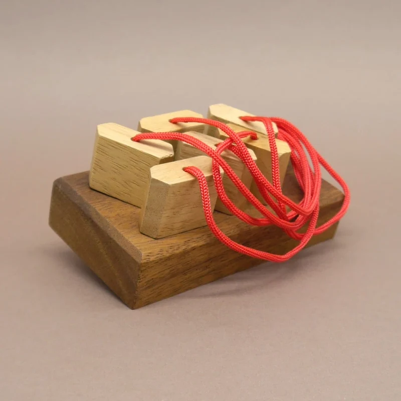 PLUG BOARD - ein geniales Steckpuzzle