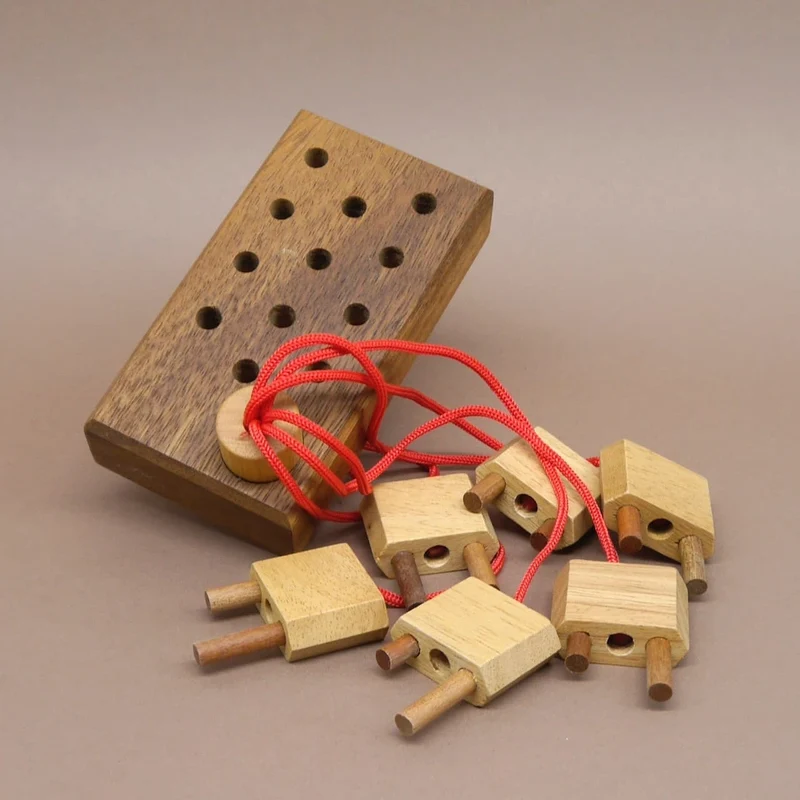 PLUG BOARD - ein geniales Steckpuzzle