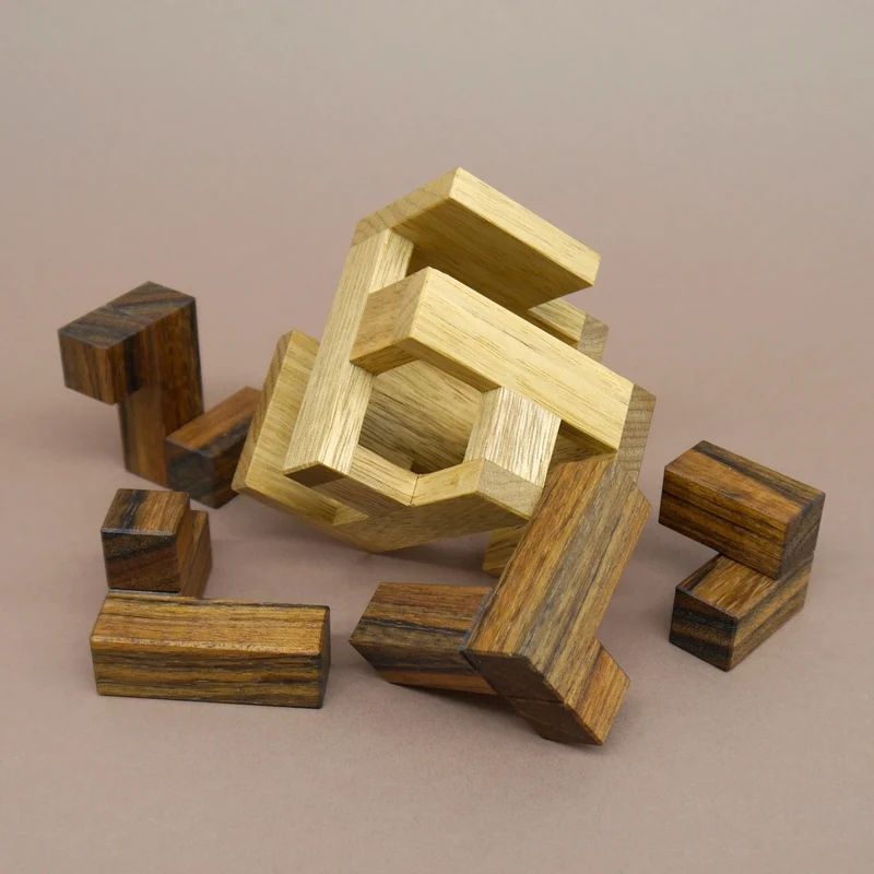TIGRIDIA - schwieriges Interlocking Holzpuzzle