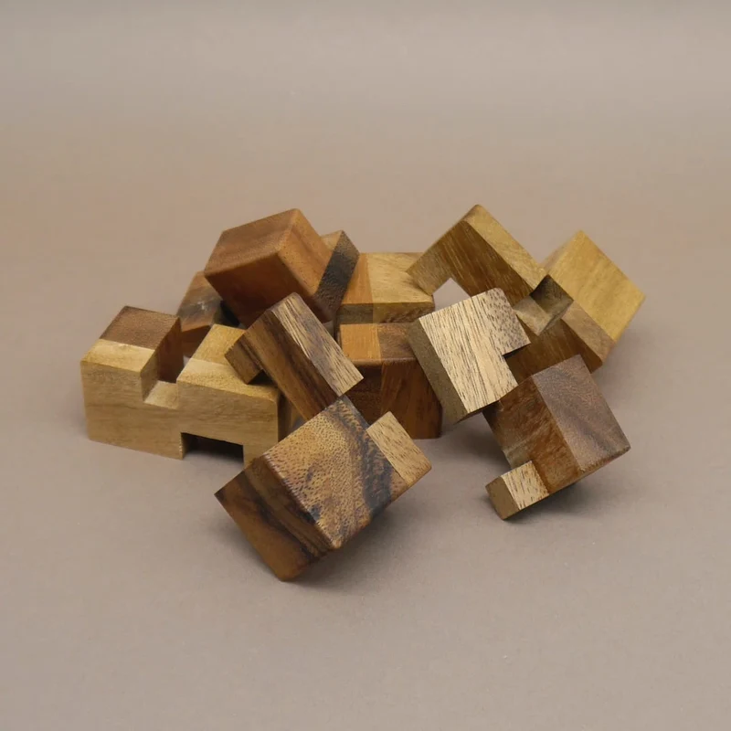6 PIECES IN A CUBE - schönes Geduldsspiel