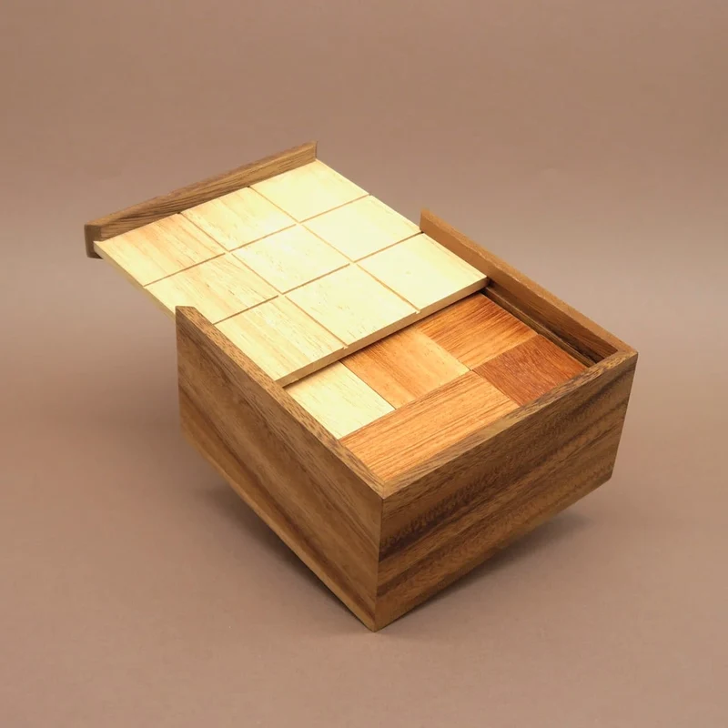 I-QUBE - edles, puristisches Brettspiel