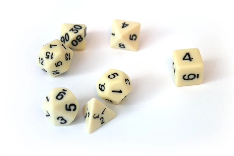7-teiliges RPG Würfelset Opaque: Ivory/Black