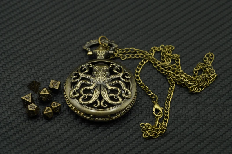 Cthulhu Amulett mit Mini-Würfelset