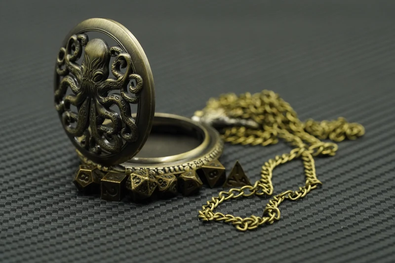 Cthulhu Amulett mit Mini-Würfelset
