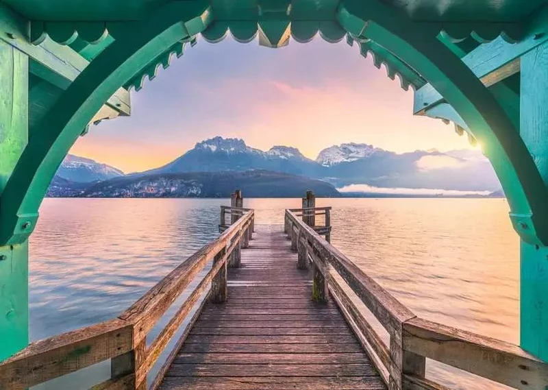 Ravensburger Erwachsenenpuzzle - Romantischer Steg am Lac d’Annecy 1000 Teile