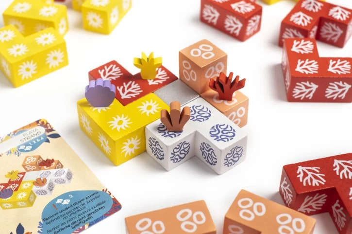 Coral - Schnelles abstraktes Lege-Puzzle für Familien