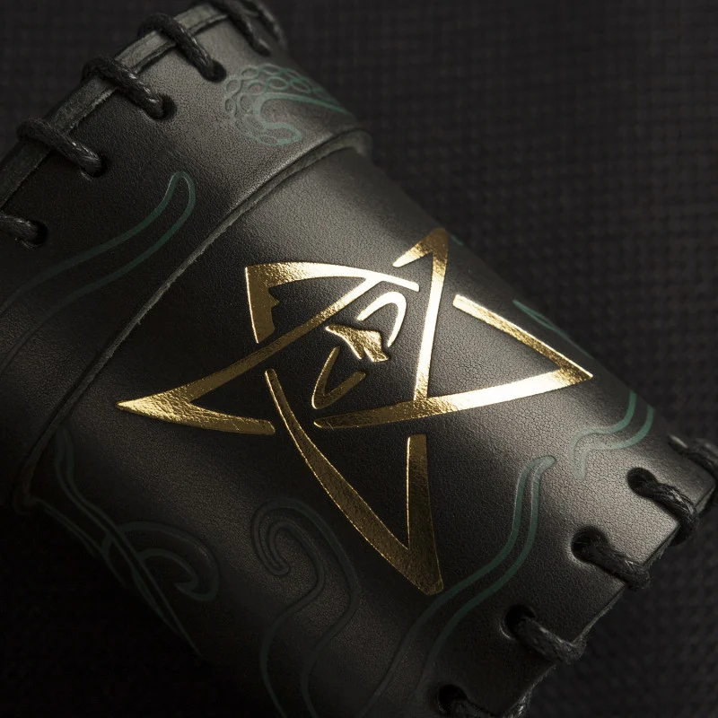 Call of Cthulhu Black & Green Würfelbecher aus Leder