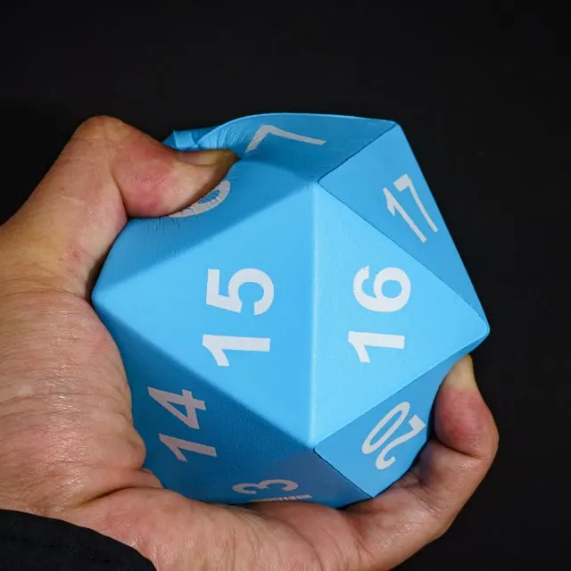 Würfel der Giganten – Jumbo D20 Stresswürfel aus Schaumstoff