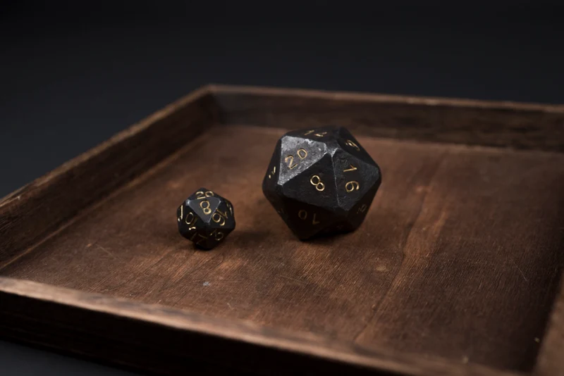 Handgeschmiedeter Chonky D20 Stahlwürfel 50mm