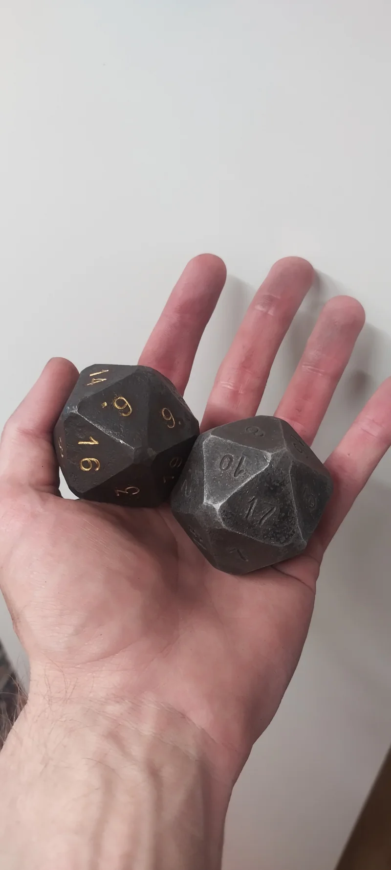 Handgeschmiedeter Chonky D20 Stahlwürfel 50mm