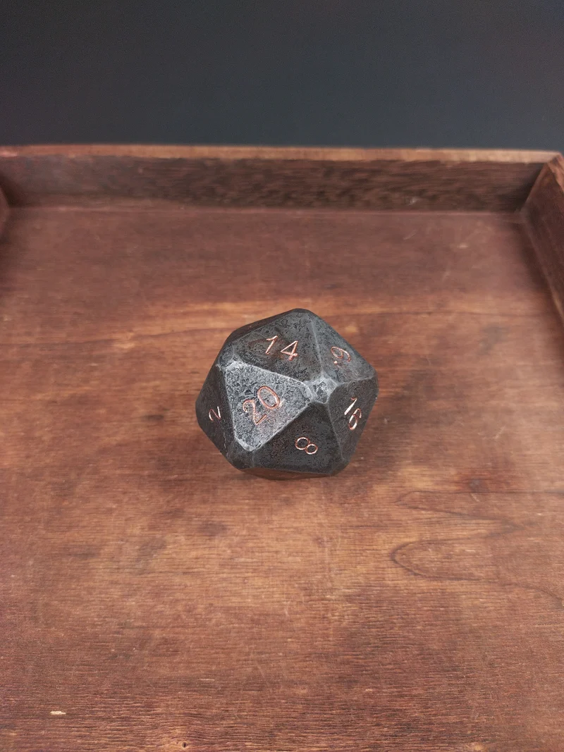 Handgeschmiedeter Chonky D20 Stahlwürfel 50mm
