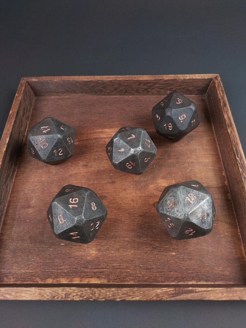 Handgeschmiedeter Chonky D20 Stahlwürfel 50mm