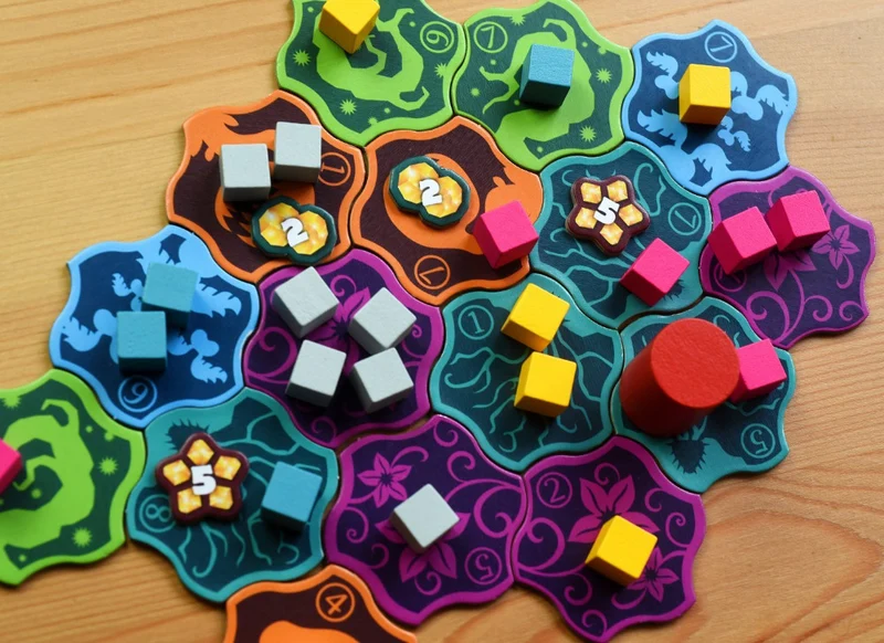 Power Plants - Zauberhaftes taktisches Legespiel