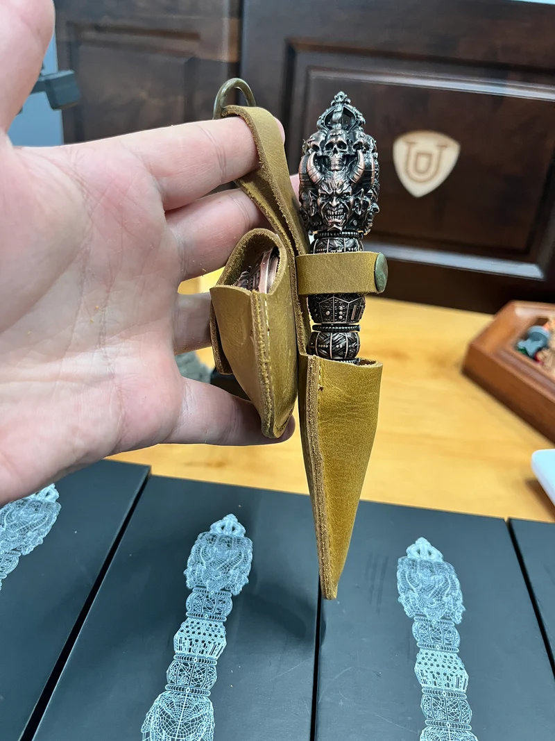 Lederholster für Wand Dice