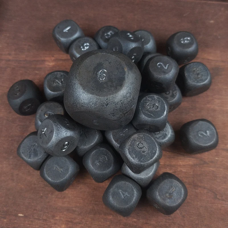 Handgeschmiedeter Chonky D6 Stahlwürfel 40mm oder 22mm