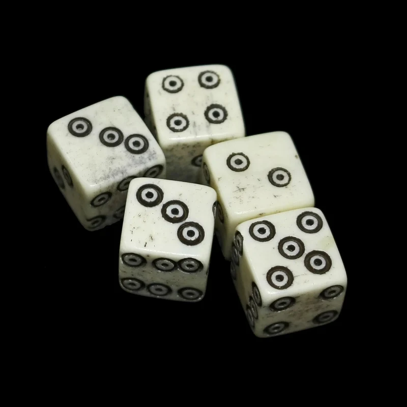 5 Stück Knochen D6