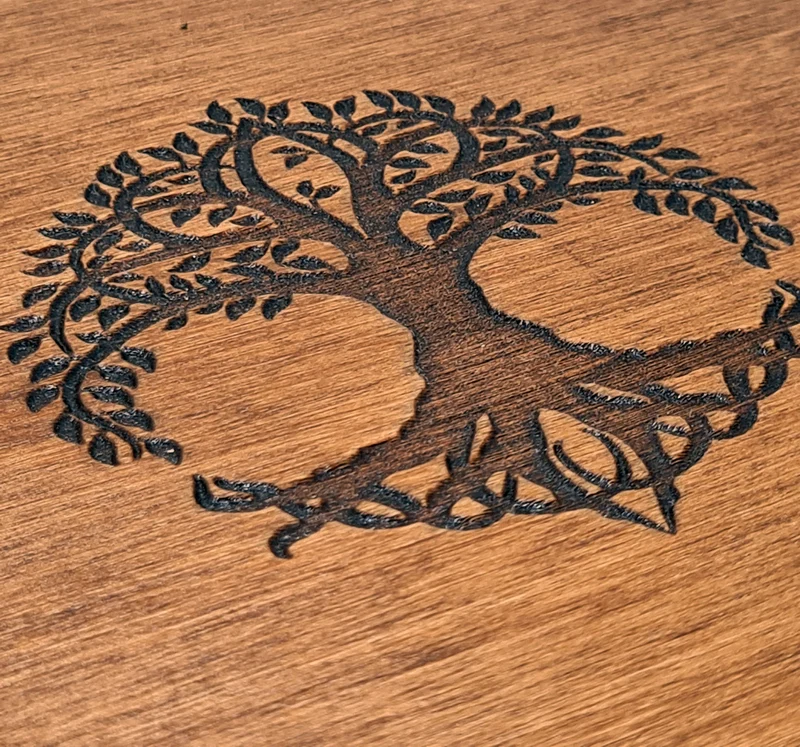 Würfeltruhe Yggdrasil
