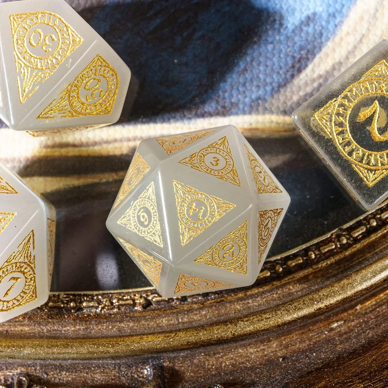 Katzenauge white ornament