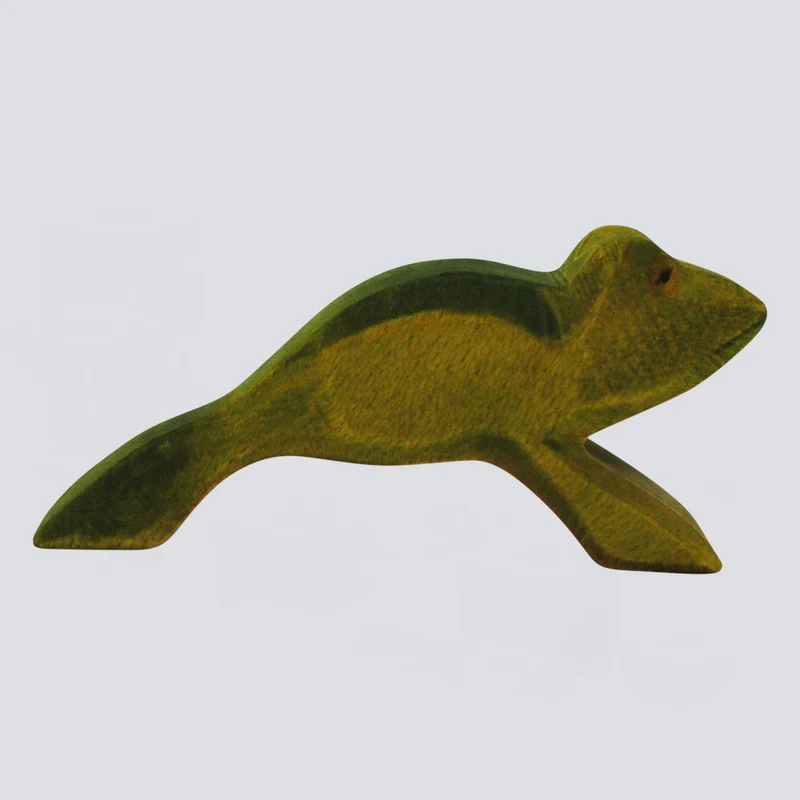Holzwald Holzfigur Frosch springend