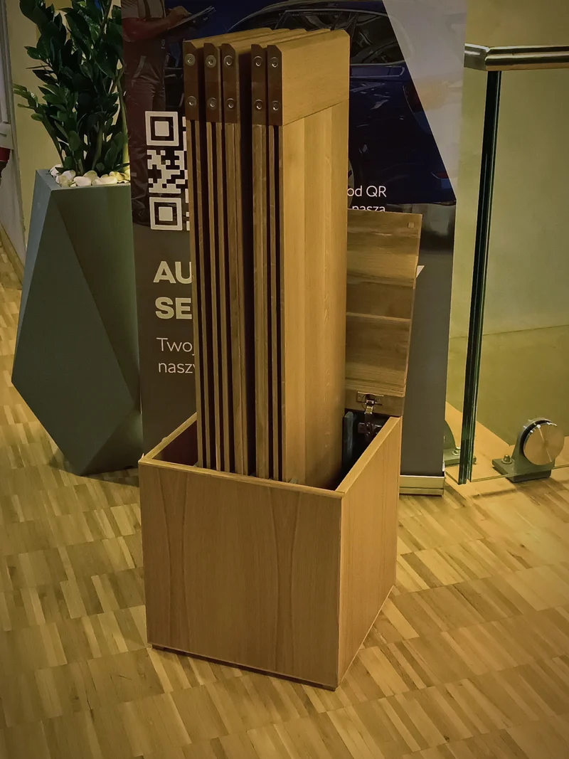 Freestanding Tabletop Storage Chest