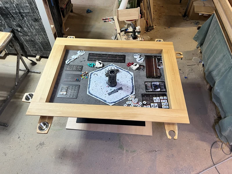 SIMPLE 2.0 – Board Game Table