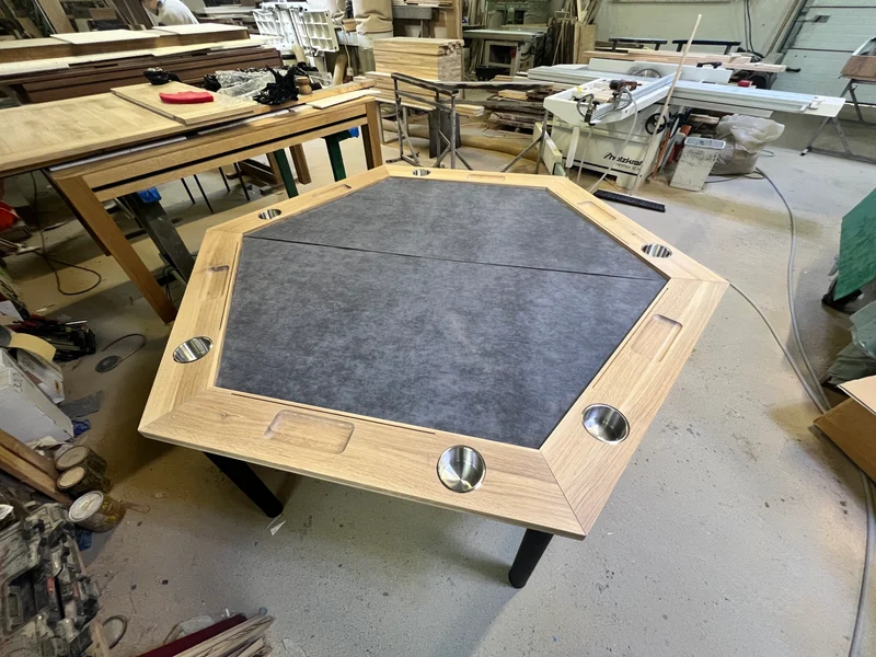 RAID HEX – Hexagonal Tabletop Overlay / Optional Stand-Alone Table