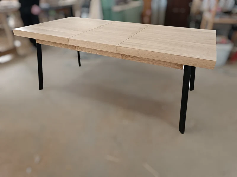 STRETCH – Extendable Solid Oak Board Game Table